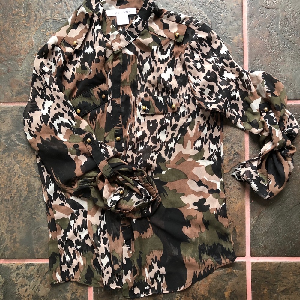 Camouflage Button Down Top ✨